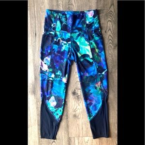 Athleta capris with mesh bottoms